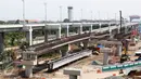 Suasana pembangunan kereta tanpa pengemudi atau APMS di Terminal 3 Bandara Soekarno Hatta, Tangerang, Senin (24/04). APMS akan menghubungkan terminal 1, 2 dan terminal 3. (Liputan6.com/Fery Pradolo)
