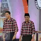 Kedua pasang Cagub dan Cawagub DKI Jakarta usai debat terakhir Pilgub DKI Jakarta 2017 di Hotel Bidakara, Jakarta, Rabu (12/4). Debat ini mengangkat tema 'Dari Masyarakat untuk Jakarta'. (Liputan6.com/Faizal Fanani)