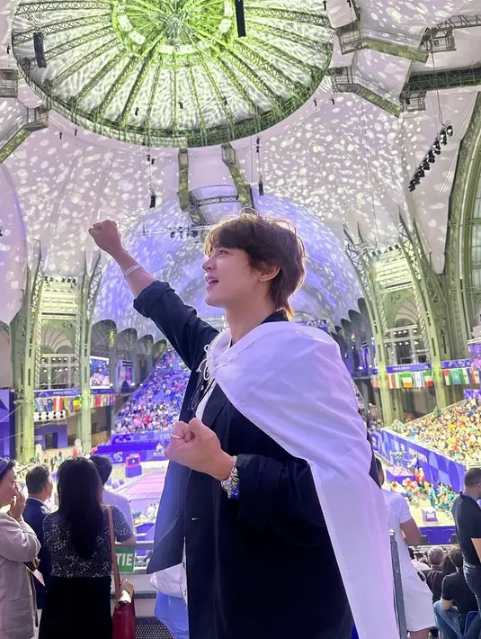 Pelantun lagu Ring Ding Dong itu juga memperlihatkan dirinya menonton pertandingan taekwondo. Selanjutnya, Minho bersama Lee Dong Wook juga terlihat menyemangati tim nasional tenis meja Korea di Olimpiade Paris 2024. Keduanya saling membagikan foto di tempat yang sama melalui Instagram masing-masing. (Liputan6.com/IG/@choiminho_1209)
