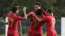 Para pemain Timnas Indonesia U-22 merayakan gol yang dicetak Saddil Ramdani ke gawang Laos U-22 pada laga SEA Games 2019 di Stadion City of Imus Grandstand, Manila, Kamis (5/12). Indonesia menang 4-0 atas Laos. (Bola.com/M Iqbal Ichsan)
