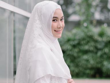 Pasangan Anisa Rahma dan Anandito Dwis kini tengah berbahagia. Pasalnya, keduanya tengah menantikan kelahiran calon anak pertama yang telah dinanti selama 4 tahun pernikahan. (Liputan6.com/IG/@anisarahma_12)
