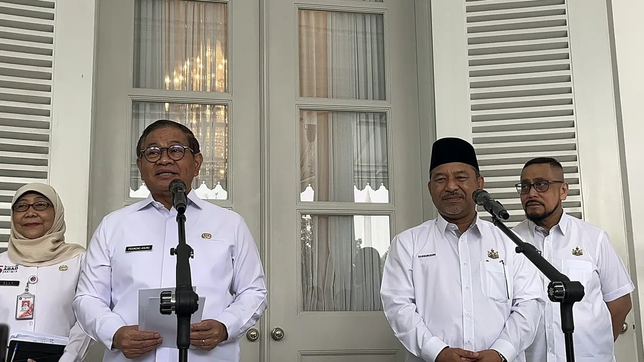 Gubernur Jakarta Pramono Anung bersama Menteri Besar Kelantan, Mohd Nassuruddin Daud