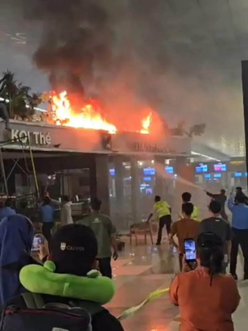 Kebakaran Tenant di Terminal 3 Bandara Soekarno Hatta