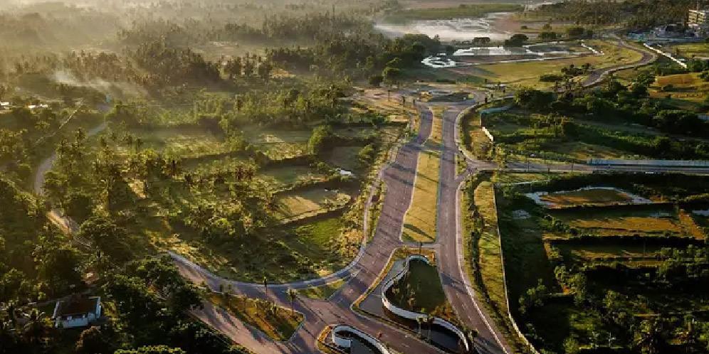 Proyek pengembangan pesisir Mandalika yang diusulkan menjadi lokasi balapan MotoGP di Mandalika, selatan Lombok, 23 Februari 2019. Penantian Indonesia selama lebih dari 2 dekade untuk kembali menggelar balapan MotoGP akhirnya terealisasi. (ARSYAD ALI/AFP)