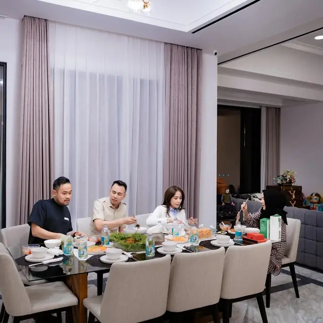 6 Potret Raffi Ahmad Sahur hingga Buka Puasa Bareng Rekan Artis,
