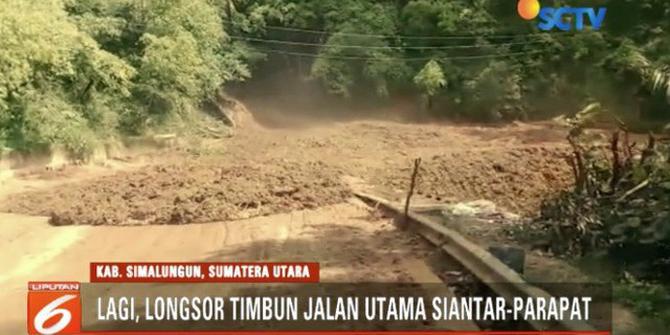 Longsor Simalungun Hambat Jalan Balige Menuju Parapat Sumatera Utara