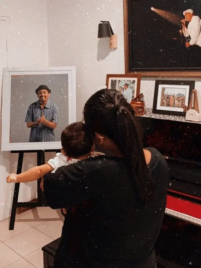 Mutia Ayu dan Gewa menyapa foto Glenn Fredly (https://www.instagram.com/p/CBCPJaXH5_l/)