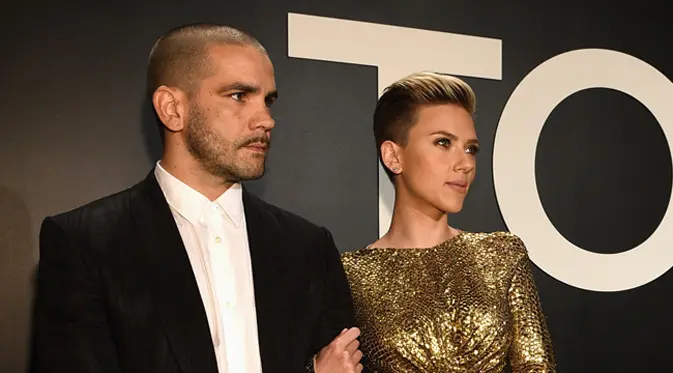 Scarlett Johansson dan Roman Dauriac. (AFP/Michael Buckner)