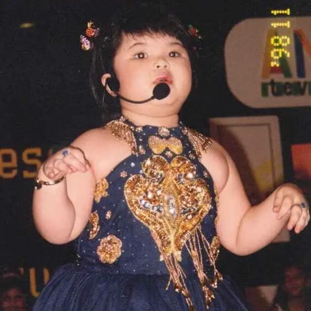 Menikah di Usia 29 Tahun, Ini 6 Potret Lawas Masa Kecil Tina Toon