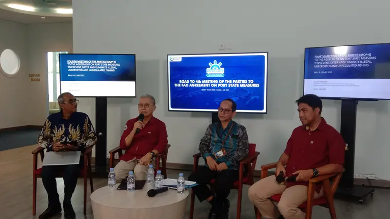 Indonesian Seas Large Marine Ecosystem (ISLME) Regional Coordinator, Muralidharan Chavakat Manghat dalam sesi bincang bahari yang digelar KKP di Gedung Mina Bahari IV, Jakarta, Kamis (4/5/2023).