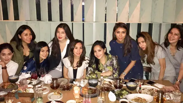 [Bintang] Nagita Slavina-Titi Kamal