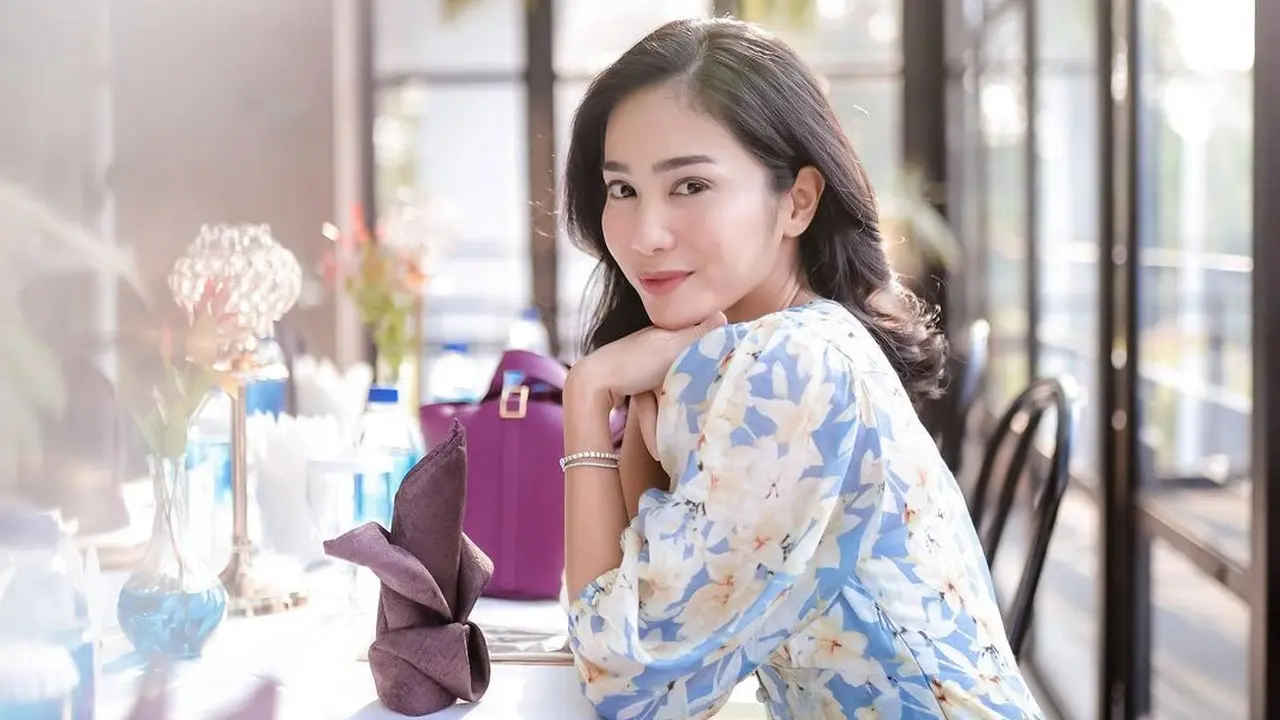 Edit Video dengan Kain Sari Bak Perempuan India, Ini Koleksi Dress Bunga Zainal yang Sukses Bikin Tampilan ala Princess