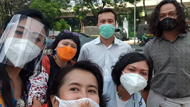Potret Seniman Suntik Vaksin COVID-19