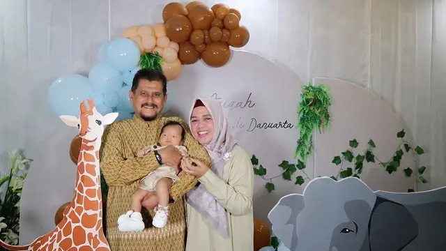 6 Potret Shaquille Kailli Danuarta Anak Cut Meyriska Bareng Kakek dan Neneknya