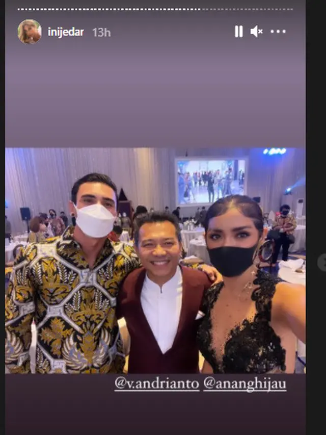 6 Potret Kebersamaan Jessica Iskandar dan Vincent Verhaag, Datang ke Nikahan Atta-Aurel
