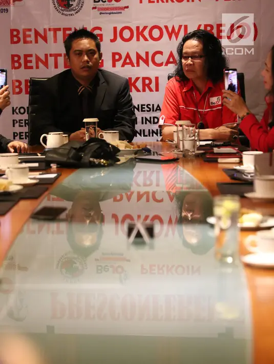 CEO PT Dinamika Utama Jaya Zainal Aziz dan Ketua Perkoin Jack Tumewan saat diskusi bisnis digital di Jakarta, Minggu (18/8/2019). Dalam diskusi tersebut membahas bisnis digital decacorn kedepan. (Liputan6.com/Angga Yuniar)