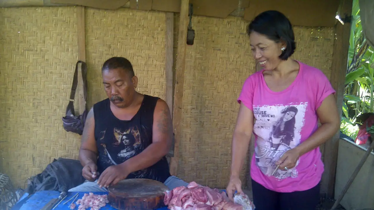 Rahasia Larisnya Sate Babi Ketut Kantor, Sehari Laku 1400 Tusuk
