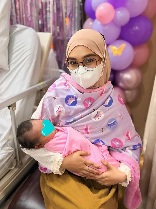 6 Potret Shindy Putri Melahirkan Anak Kedua, Ria Ricis Sambut Keponakan Baru
