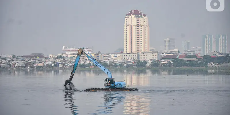 Pengerukan Lumpur Waduk Pluit