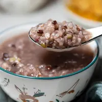 Ilustrasi bubur beras merah/copyright shutterstock.com/linlypu