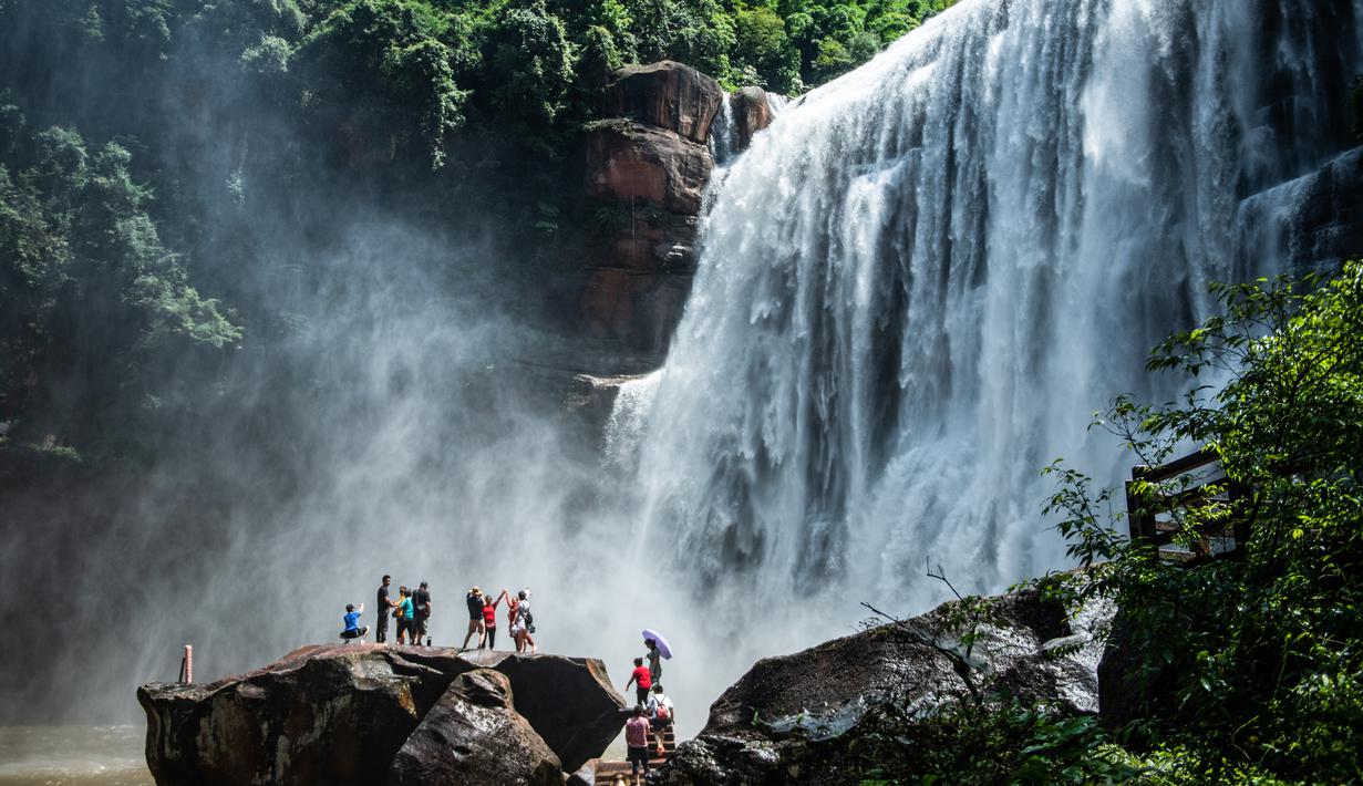Gambar Pemandangan Air Terjun : Huacan Minyak Lukisan Pemandangan Air Terjun Gambar Pada Kanvas Corak Gambar Dengan Angka Lake Seni Kit Diy Hadiah Dekorasi Rumah Cat Dengan Nomor Aliexpress / Jika pada gambar pertama kita sudah merasa kagum dengan 3 buah air terjun yang mengalir deras dan menunjukan gambar yang sangat indah, pada gambar kedua anda akan menemukan air terjun yang sangat banyak.