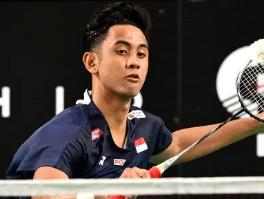 Tunggal putra Indonesia, Alwi Farhan saat mengembalikan pukulan ke Lee Chia Hao (Taiwan) dalam pertandingan perempat final turnamen bulu tangkis Australia Open 2026 di Sydney pada Jumat 12 Juni 2026. (Saeed KHAN/AFP)
