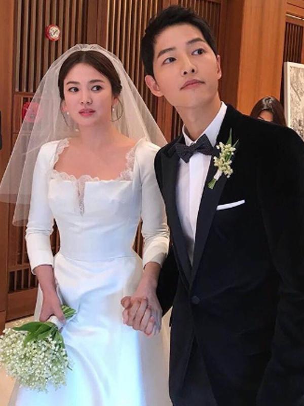 Dilansir dari Soompi, dengan adanya keputusan pengadilan tersebut hubungan suami istri Song Joong Ki dan Song Hye Kyo telah berakhir. (Liputan6.com/IG/songjoongkionly)
