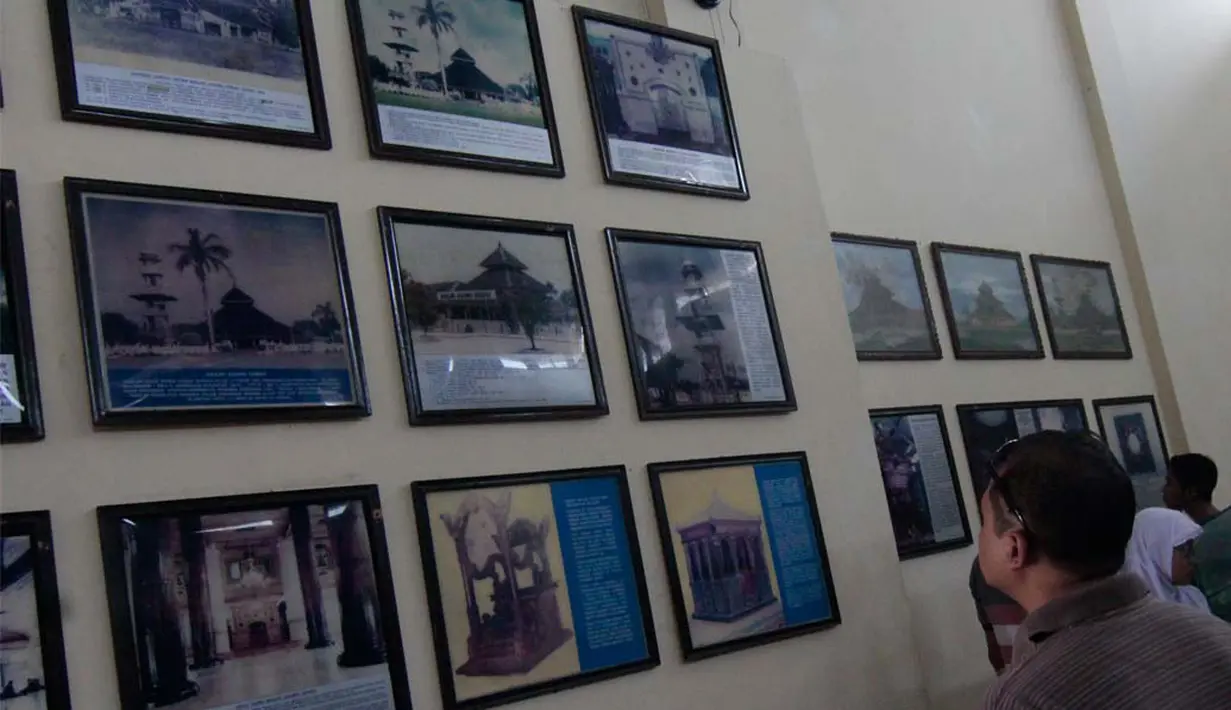  Konon, masjid yang dibangun Tahun 1401 ini diselesaikan hanya dalam satu malam