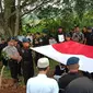 Pemakaman Muhamad Saepul Muhdori, anggota Satgas Tinombala IV di Pandeglang, Banten, Sabtu (14/12/2019). (LIputan6.com/ Yandhi Deslatama).