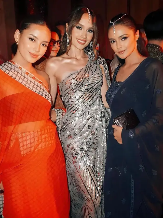 Pesona Glamor Cinta Laura dalam Balutan Gaun Semi Transparan Mirip Kain Sari di Diwali Party