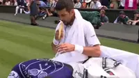 Novak Djokovic Dijuluki Monster oleh Warganet Setelah Ketahuan Makan Pisang dengan Kulitnya di Wimbledon 2023 (doc: Twitter.com)