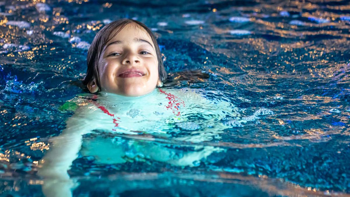 10 Cara Menjaga Keselamatan Anak di Laut dan Kolam Renang, Bukan Sekadar Bisa Berenang