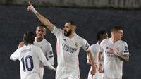 Karim Benzema. Striker Real Madrid asal Prancis berusia 33 tahun ini mencetak 6 gol dari 10 laga. Langkah Real Madrid terhenti di babak semifinal usai kalah dari Chelsea. (AFP/Javier Soriano)