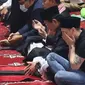 Mantan pesepakbola Timnas Jerman Mesut Ozil berdoa usai melaksanakan Sholat Jumat di Masjid Istiqlal, Jakarta, Jumat (27/5/2022). Dalam kunjungannya ke Indonesia, mantan pesepakbola Timnas Jerman tersebut menyempatkan Sholat Jumat di Masjid Istiqlal. (Liputan6.com/Herman Zakharia)