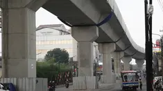Suasana pembangunan proyek Mass Rapid Transit (MRT) Jakarta di kawasan Cilandak, Selasa (5/9). DPRD DKI Jakarta menyetujui pembiayaan proyek pembangunan Mass Rapid Transit (MRT) fase 2 rute Bundaran HI-Kampung Bandan. (Liputan6.com/Immanuel Antonius)