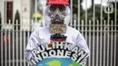 Aktivis Walhi menggelar aksi di depan Gedung ESDM, Jakarta, Jumat (11/12/2020). Dalam aksinya, mereka menuntut agar pemerintah menghentikan pembangunan PLTU Jawa 9 dan 10 serta beralih ke energi terbarukan karena alasan lingkungan. (Liputan6.com/Faizal Fanani)