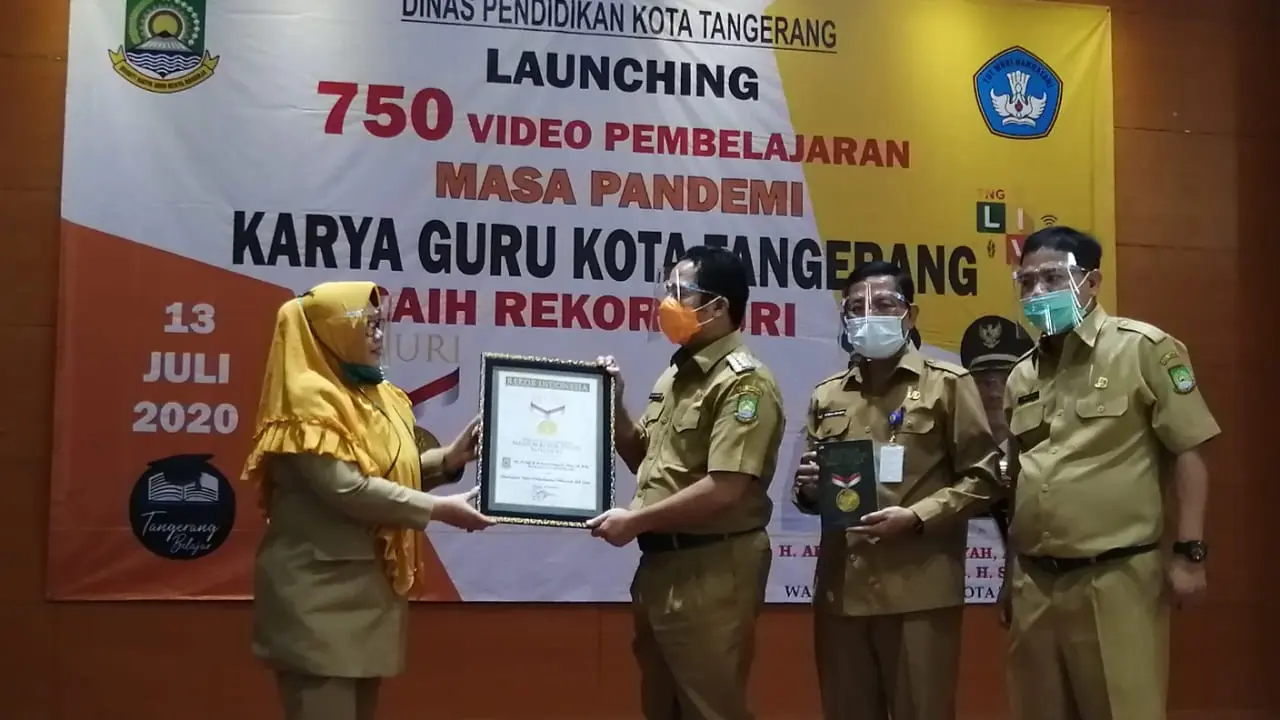 Guru guru di Tangerang membuat ratusan bahan pembelajaran online (Pramita/Liputan6.com)