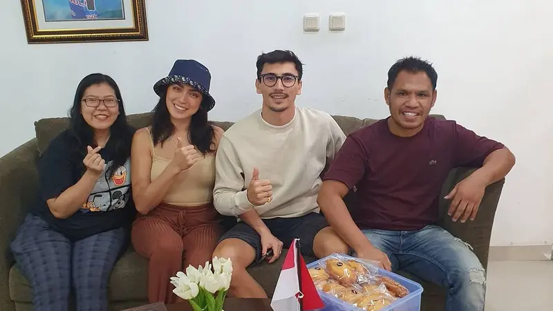 Dibaptis, Ini 7 Kebersamaan Jessica Iskandar dan Vincent Verhaag bersama Pendeta