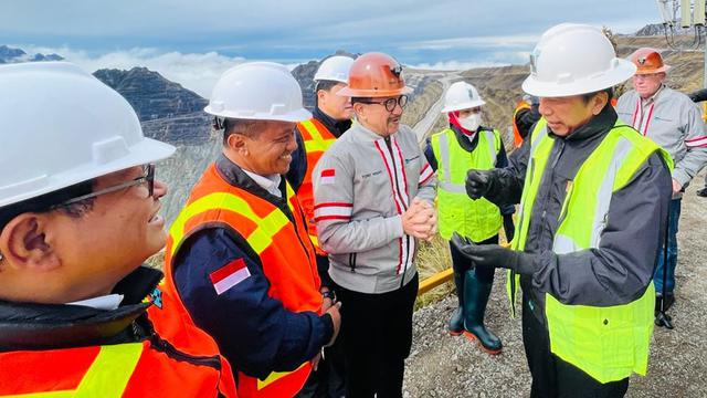 Presiden Joko Widodo (Jokowi) bersama rombongan tiba di Grasberg, Kamis 1 September 2022 pukul 08.15 Waktu Indonesia Timur (WIT). (Foto: Biro Pers Sekretariat Presiden Laily Rachev)