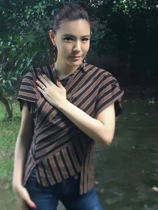 Olga yang ditemui di kawasan Epicentrum, Jakarta, Rabu (14/12), mengakui belum punya rencana untuk berlibur. Jika ada waktu untuk itu, ia tidak akan pergi ke luar Negeri dan hanya menghabiskannya di Jakarta. (Instagram/olgaly_dia)