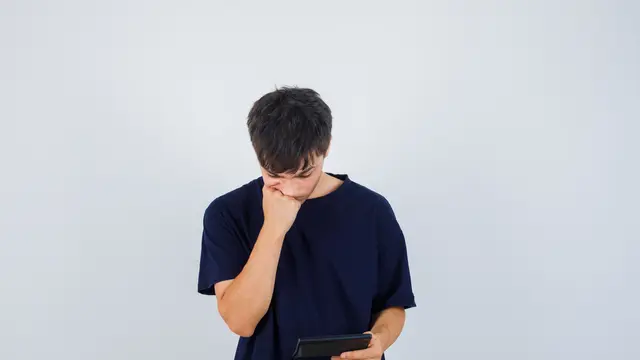 5 Cara Mengatasi Takut Kehilangan Agar Tidak Mengganggu Kecemasan (photo by freepik.com)