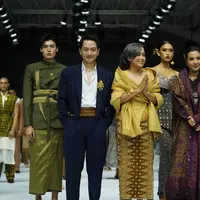Temma Prasetio dan Maya Ratih Bersama Pupuk Indonesia di JFW 2025. [Temma Prasetio]