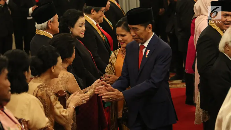 Presiden Jokowi Anugerahkan Tanda Kehormatan