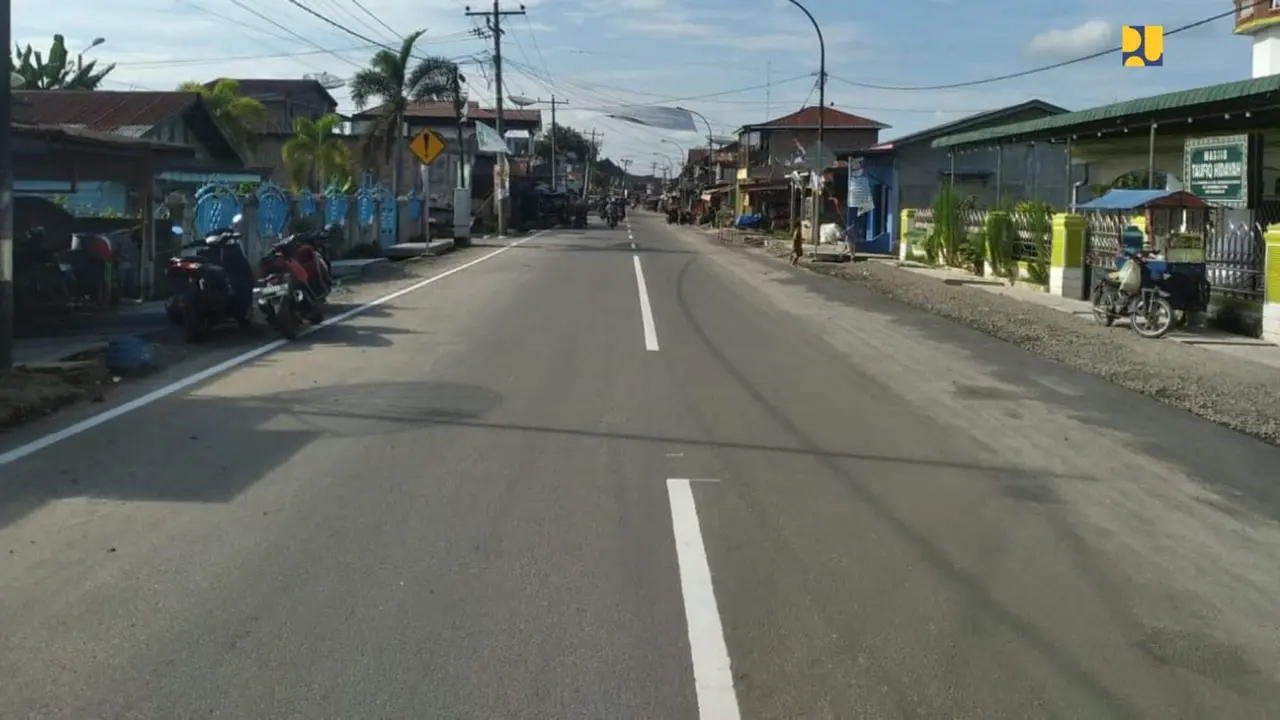 Kementerian Pekerjaan Umum dan Perumahan Rakyat (PUPR) secara bertahap menyelesaikan penanganan jalan daerah. (Foto: Kementerian PUPR)