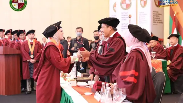 Wisuda Mulan Jameela