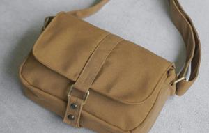 Tas Selempang Kanvas. (dok. Shopee CLOUDSNINE.STORE)