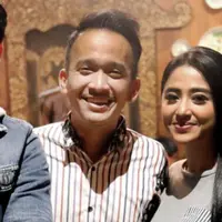 Dalam akun Instagramnya Ruben Onsu memberikan ucapan selamat untuk Dewi Perssik dan Angga Wijaya.