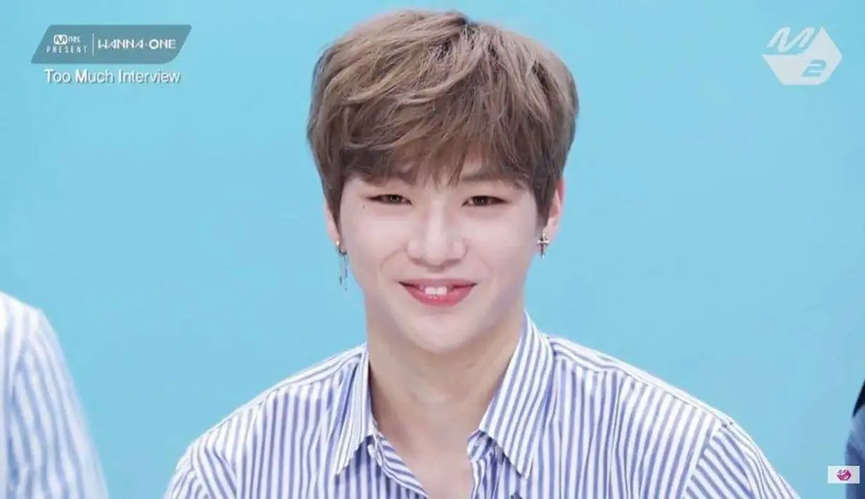 Selain berkarisma, wajah Kang Daniel terlihat menggemaskan dengan gigi kelincinya. (Foto: facebook.com/KangDanielPH)