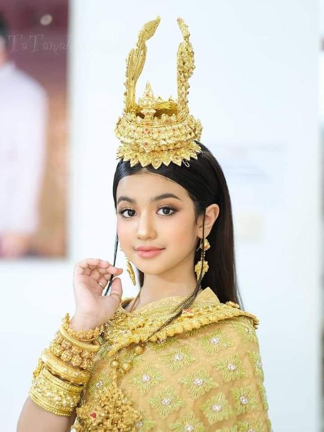 6 Potret Jenna Norodom, Putri Kerajaan Kamboja yang Disebut Mirip Lisa BLACKPINK