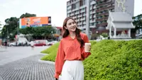 Tampil Fresh di Bulan Kemerdekaan, Ini Rekomendasi Lip Tint dan Parfum Wanita untuk Daily Look